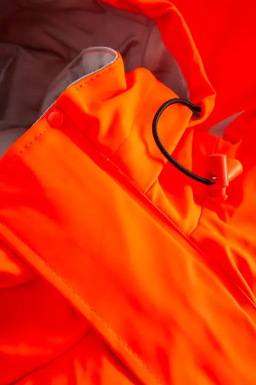 Dettaglio zip nascosta, tasca ID e polso regolabile su giacca HV invernale – PWSTORE