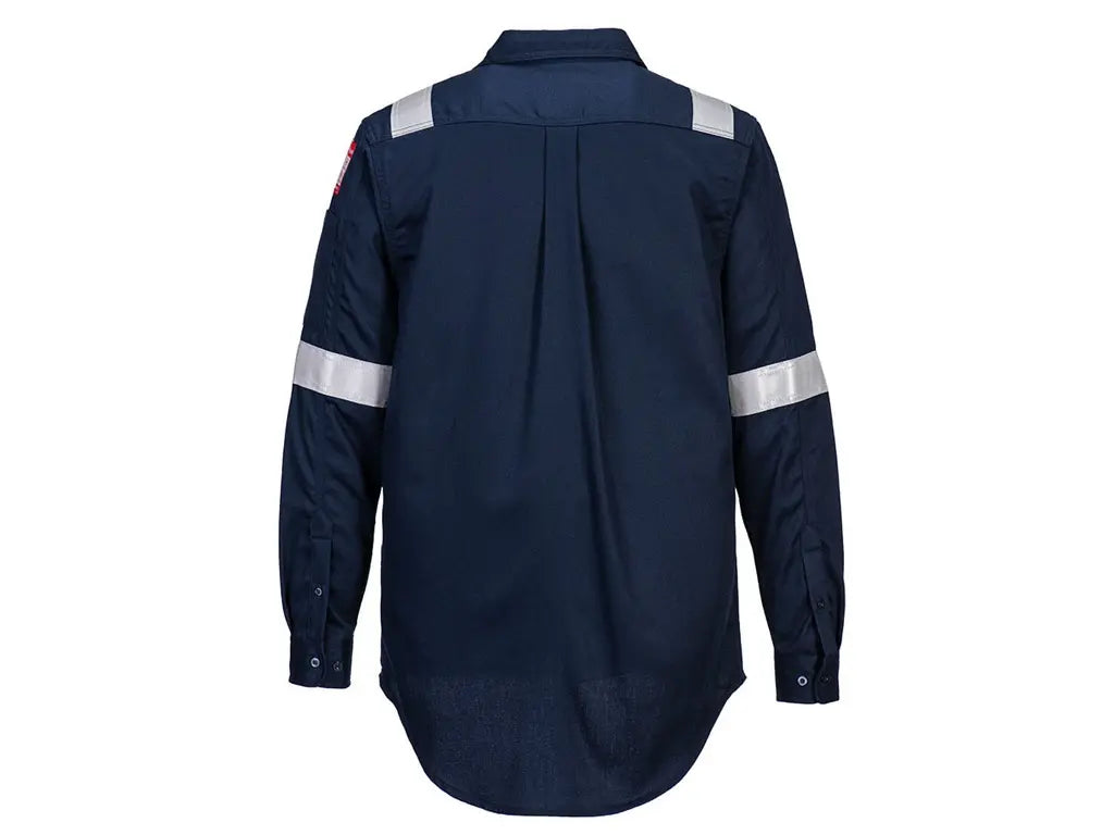 Vista posteriore della camicia multinorma Portwest FR720 blu navy con bande riflettenti sulle spalle e sulle maniche.