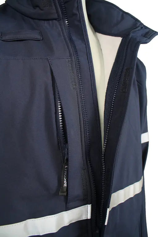 Dettaglio chiusura zip coperta su Softshell multinorma – PWSTORE