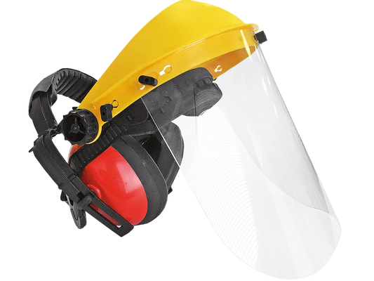 Operatore con visiera trasparente EN 166 e cuffie EN 352-1 – primo piano PWSTORE