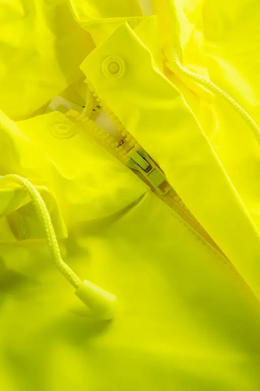 Dettaglio zip nascosta e manica regolabile su giacca lunga alta visibilità – PWSTORE
