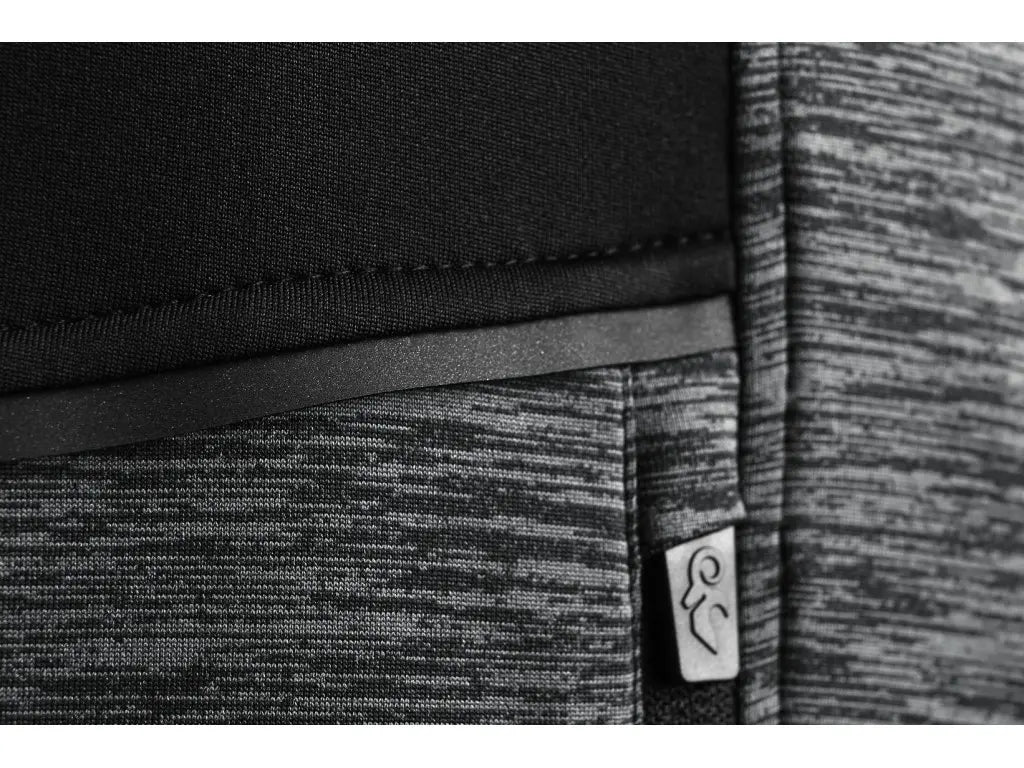 Felpa uomo aderente 94 poliestere 6 elastan con dettagli riflettenti