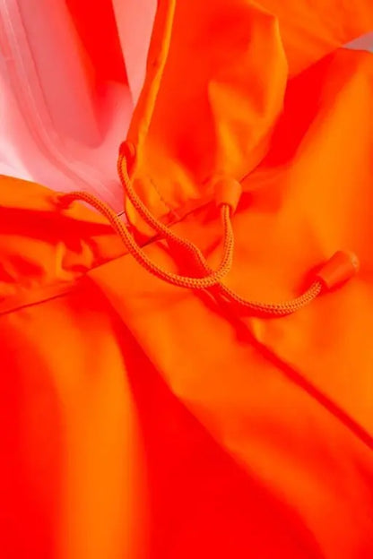 Dettaglio zip nascosta con bottoni e manica regolabile su giacca HV ignifuga – PWSTORE