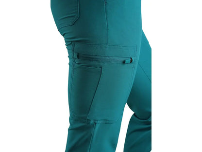 Dettaglio della tasca laterale con zip dei pantaloni sanitari donna CORE-X per custodire piccoli oggetti in sicurezza.