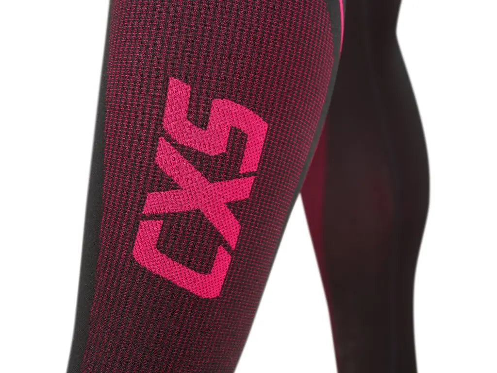 Dettaglio del tessuto tecnico SeamFlex dei pantaloni termici da donna, elasticizzato, traspirante e senza cuciture.